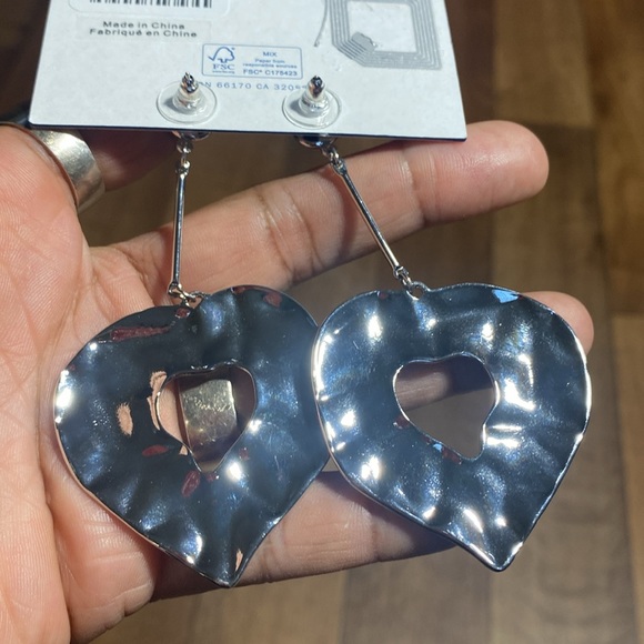 Urban Outfitters UO heart dangle earrings NEW VALENTINES DAY - Picture 4 of 5